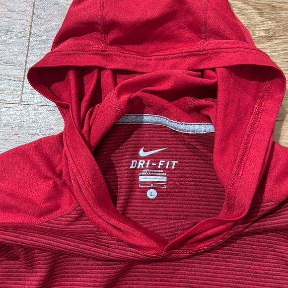 Nike Boys large Red Hooded Long Sleeve dri fit Shirt - Picture 3 of 9